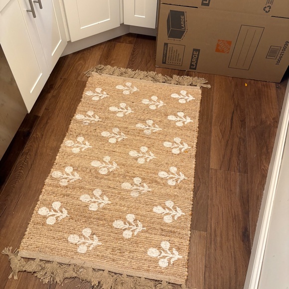 Flower Design Throw Rug - Picture 5 of 7